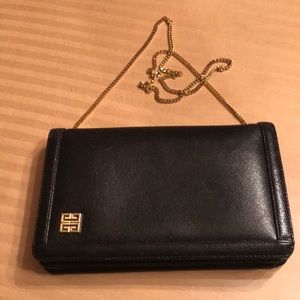 💯 Authentic Vintage Givenchy crossbody bag.